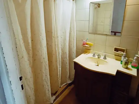 Casa 4 ambientes con 1 baño