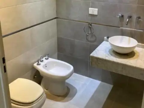 DPTO 2 AMB INMEJ ESTADO UBIC PISCINA Y SOLARIUM