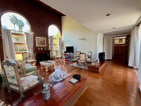 Casa 7 ambientes con 4 baños