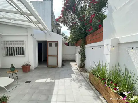 Venta - Departamento de pasillo con dos dormitorios a reciclar, Rosario