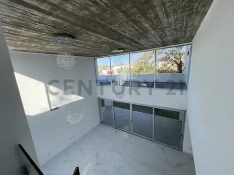 Casa 5 ambientes con 4 baños