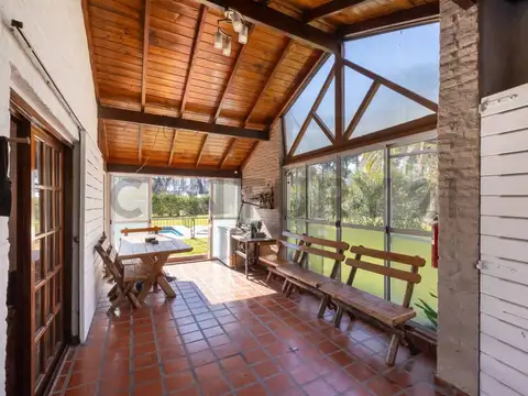 Casa 4 ambientes con 2 baños