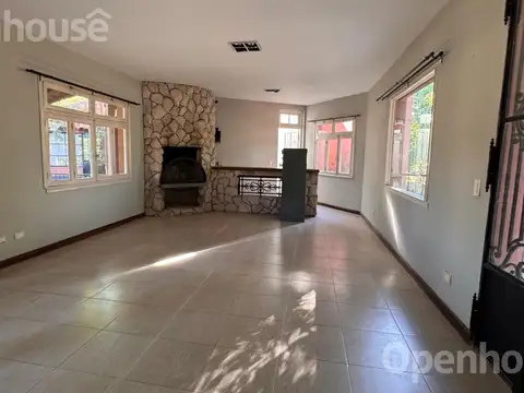 Casa en Venta con 2 cocheras