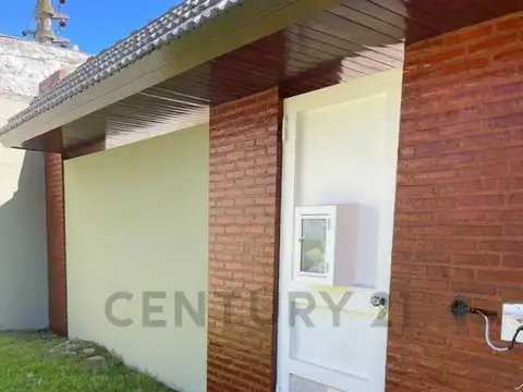 VENTA | Moderna Casa de 3 Dormitorios con Pileta, Cochera Doble y Gran Jardín