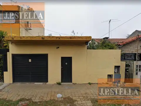 Local de losa 43 m² sobre 113 m² de tierra - 1 baño - S.Justo (Ctro)