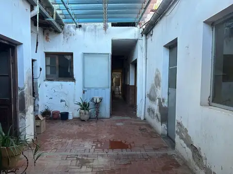 Casa 8 ambientes con 3 baños
