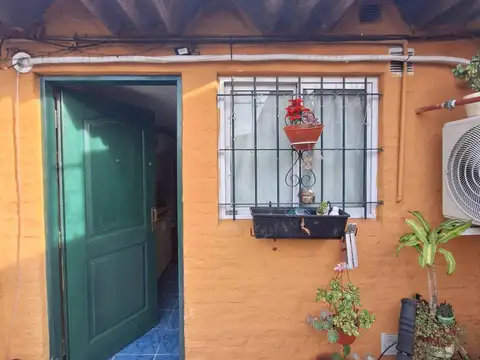 Casa  4 ambientes en Banfield Este venta