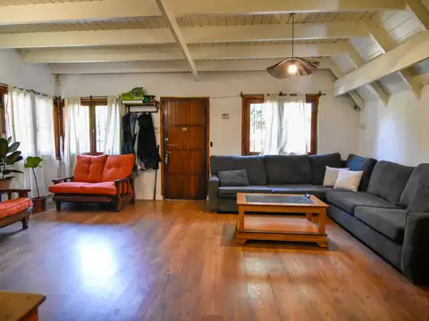 Casa 3 amb. c/ parque y garage - Ap. crédito - Roffo y J. A. Peña