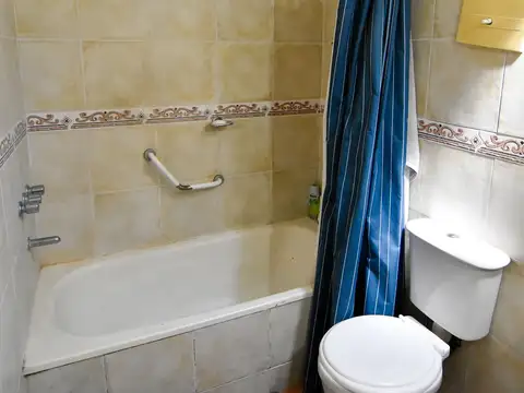 Casa 3 amb. c/ parque y garage - Ap. crédito - Roffo y J. A. Peña