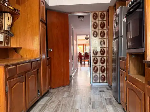 Casa 8 ambientes con 5 baños