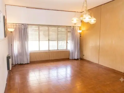 Casa en Venta con 5 cocheras