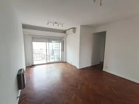 Hermoso departamento 3 ambientes. Frente con balcon
