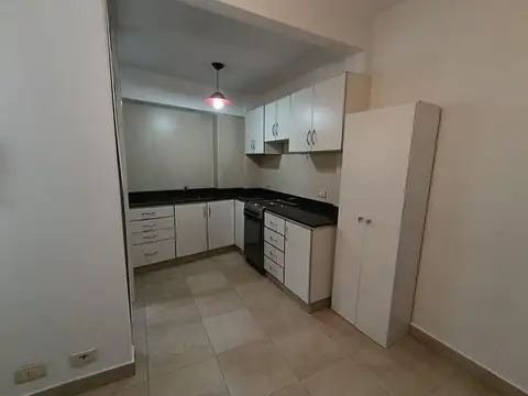Hermoso departamento 3 ambientes. Frente con balcon