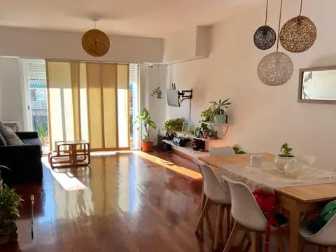 Excelente 4 AMBIENTES, Dormitorio en suite con vestidor, balcon corrido, cochera cubierta