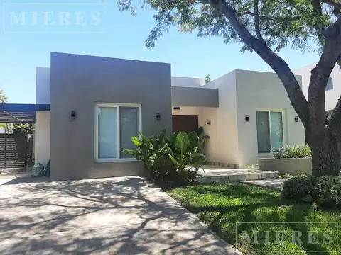 Casa en alquiler anual en Los Lagos, Nordelta.