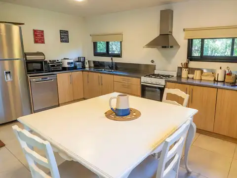 Casa 5 ambientes con 3 baños