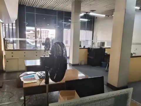 Oficina 6 ambientes con 3 baños