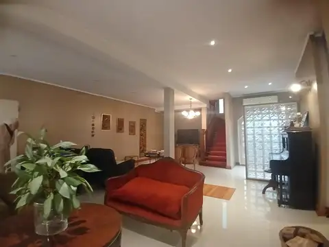 Casa en Venta con 4 cocheras