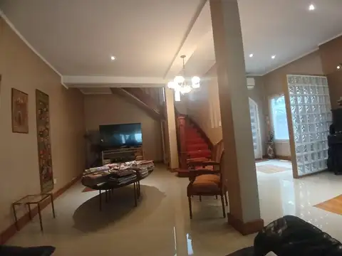 Casa en Venta con 4 cocheras