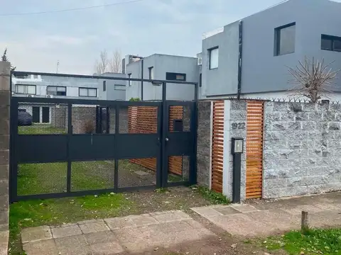PH en Alquiler - 2 Dormitorios 1 Baño - 90mts - La Plata