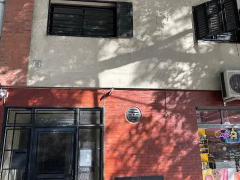 EXCELENTE DEPARTAMENTO CON FEENTE A LA PLAZA