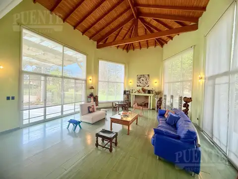 Casa 9 ambientes con 5 baños