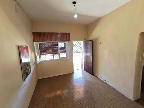 Casa 3 ambientes con 1 baño
