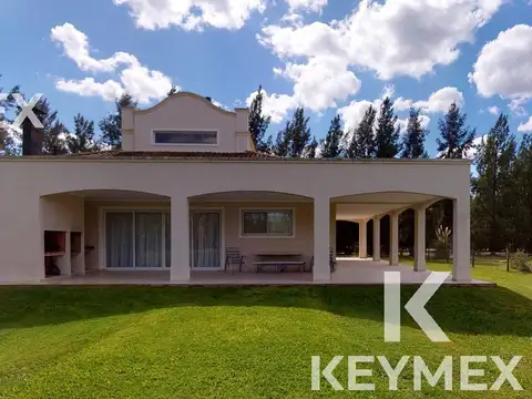 Casa en Venta con 2 cocheras