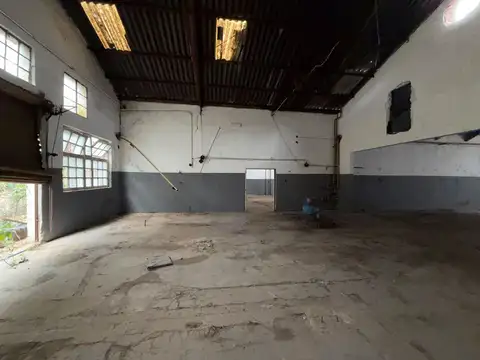 Galpon en Venta 42  mts Fondo