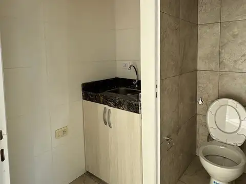 SE ALQUILA Salón Comercial en Avellaneda Sta. Fe