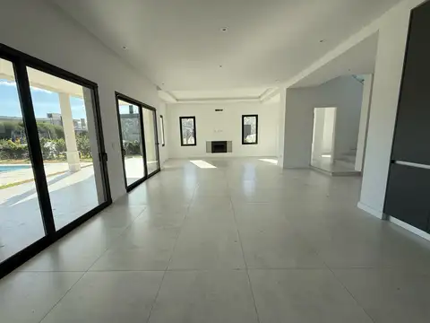 Casa 6 ambientes con 4 baños