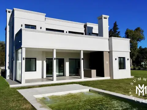 Casa 6 ambientes con 4 baños