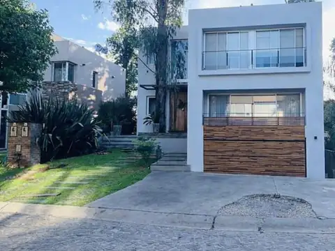 Casa en venta de 4 Ambientes en la Reserva Urbana de Dorrego, Quilmes centro
