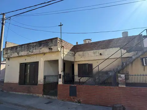 SE VENDE CASA A 500 MTR. AV. GUEMES - OPORTUNIDAD