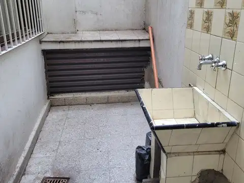 HERMOSO DEPARTAMENTO 2 AMBIENTES "Venezuela 4111" CON PATIO EN ALMAGRO