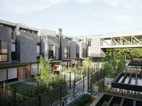 Casa 3 dormitorios con cochera en complejo residencial.