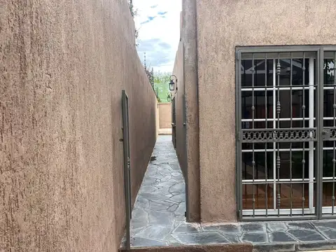 Casa 6 ambientes con 2 baños