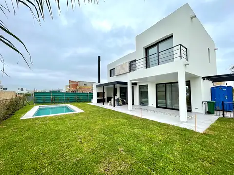 Casa 6 ambientes con 3 baños