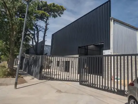 Depósito de 800m² cub. a estrenar 