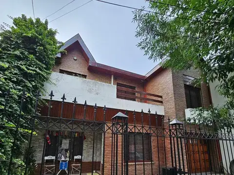 Chalet 6 ambientes - Castelar Norte