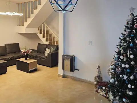 Casa en Venta en Castelar, USD 290.000