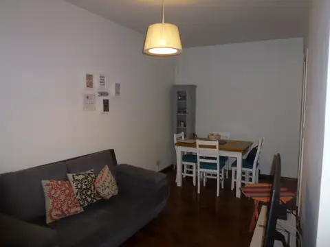 Departamento 2 ambientes 1er piso por escalera