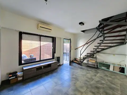 Duplex 3 ambientes con patio y cochera en Villa Sarmiento