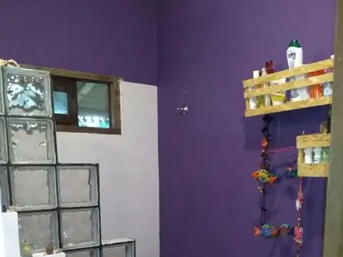 Casa 2 ambientes con 2 baños