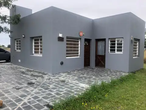 Casa quinta en venta - 2 Dormitorios 1 Baño - Cochera - 10.694,25Mts2 - Maipú