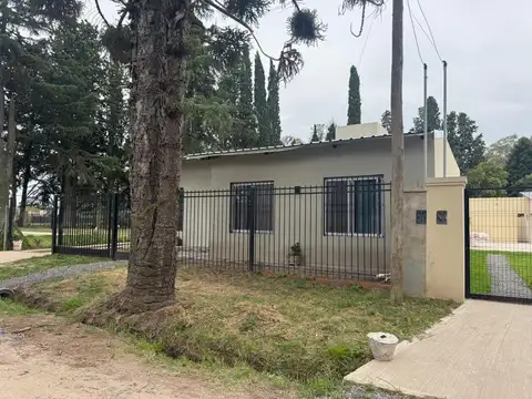 Casa 4 ambientes con 2 baños