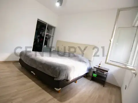 VENTA CASA  4 AMB C/PARQUE/PILETA/COCHERA - PERMUTA