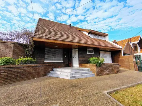 Venta Casa 5 Dormitorios Quilmes Jardín Pileta Quincho Garage