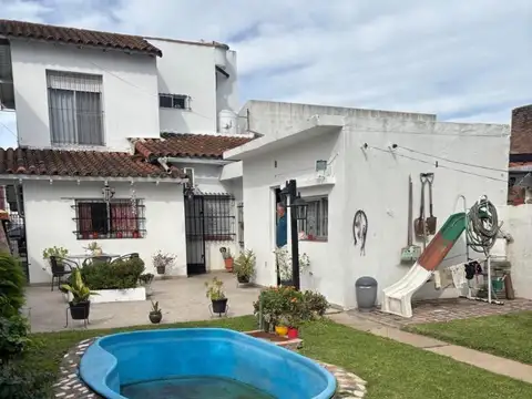 Casa en venta 4 ambientes en Luis Guillon