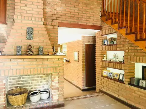 Casa 5 ambientes con 2 baños